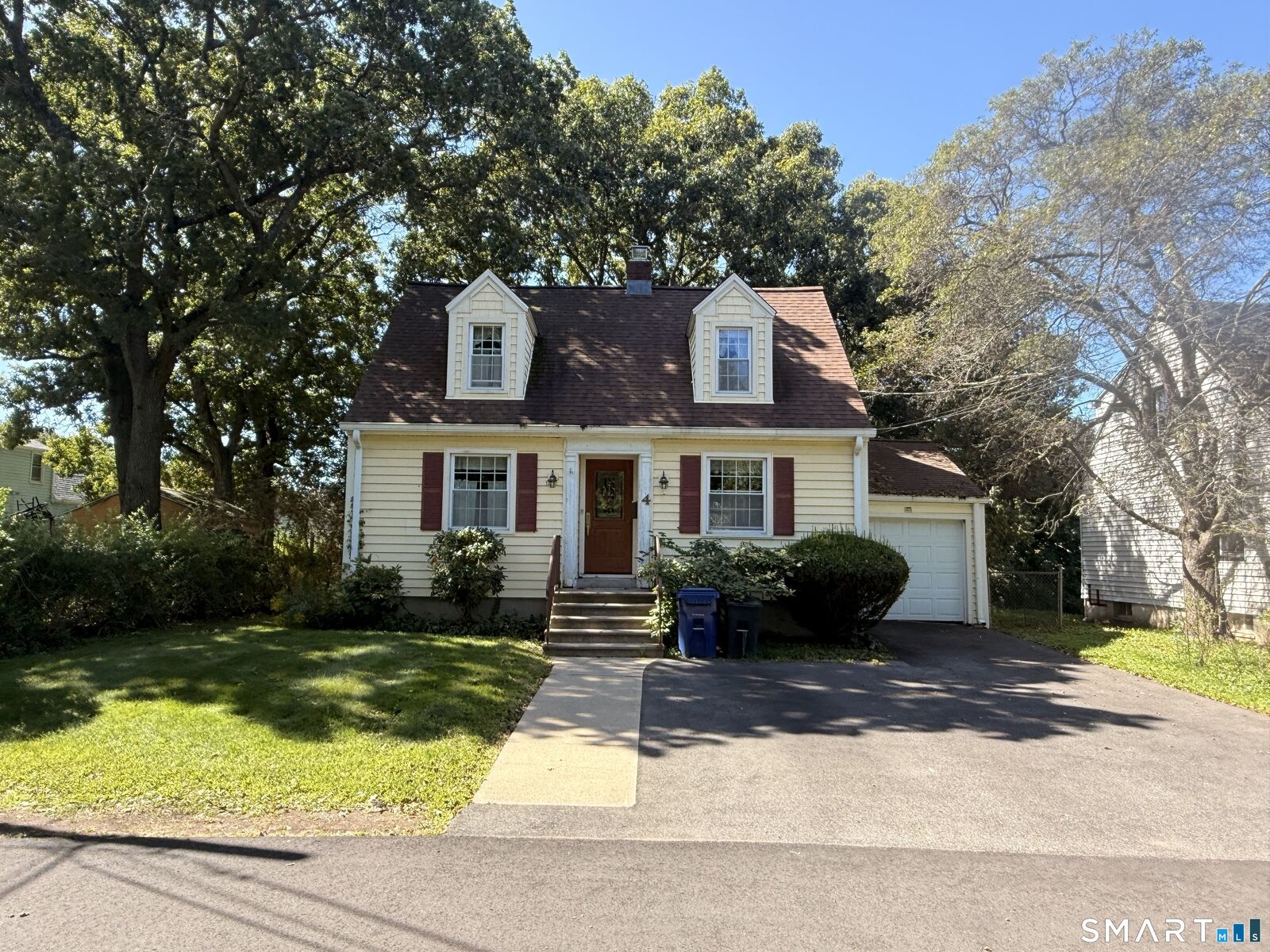 Property Photo:  