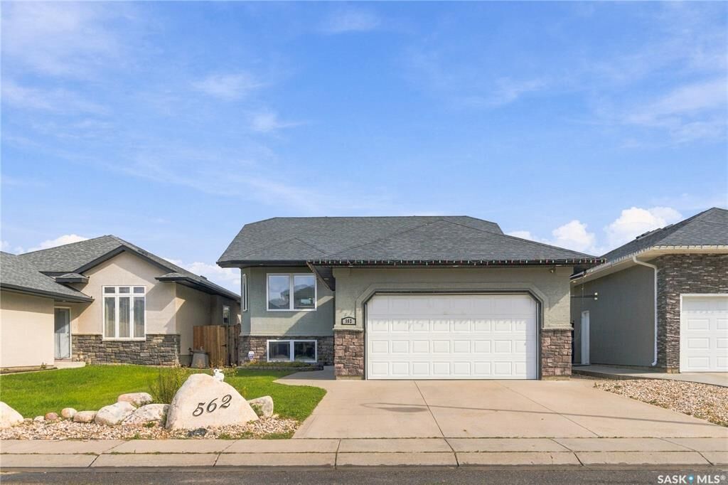 Property Photo:  562 Rempel Manor  SK S7T 0J4 