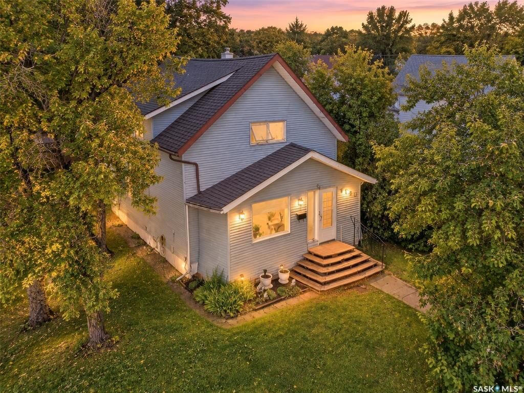 Property Photo:  1120 Algoma Avenue  SK S6H 3Z6 