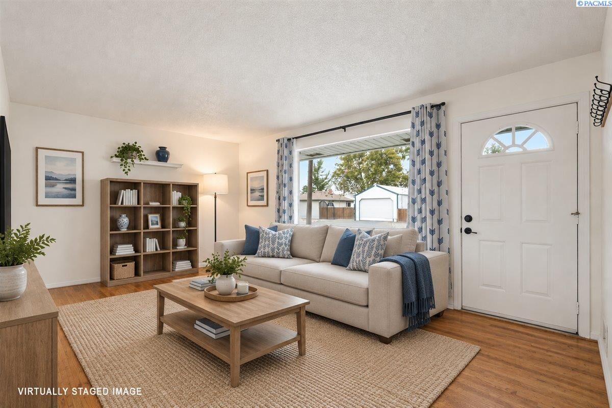 Property Photo: 2035 Blue Ave WA 99354