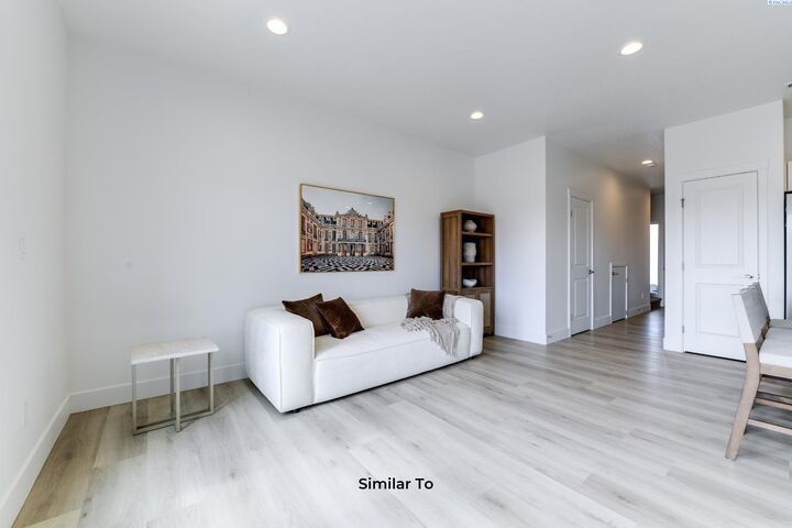 Property Photo:  302 Kraus Ct  WA 99353 