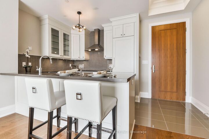 Property Photo: 9 Stollery Pond Crescent 210 ON L6C 0K1