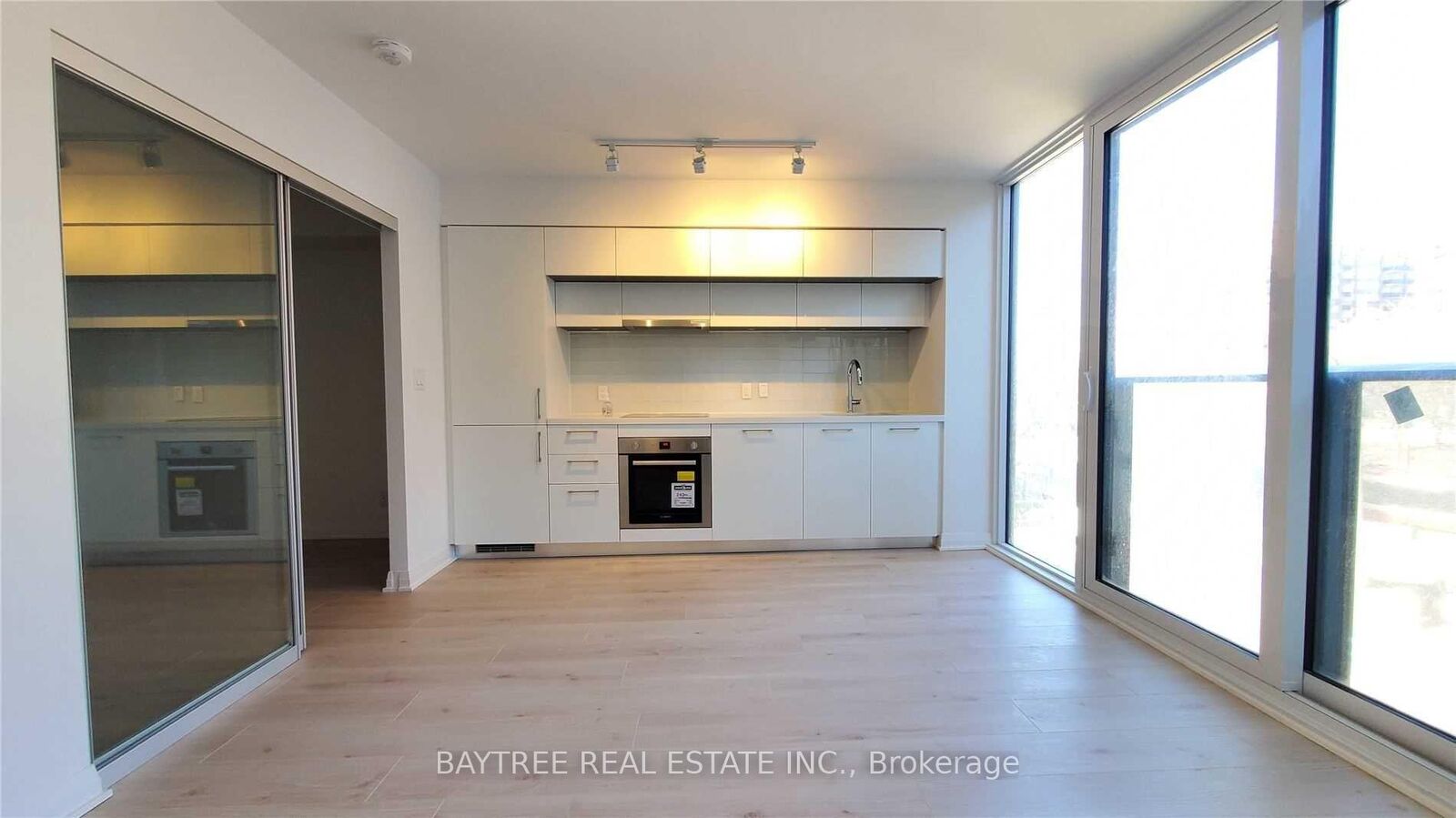 Property Photo:  99 Foxbar Road 305  ON M4V 2G5 