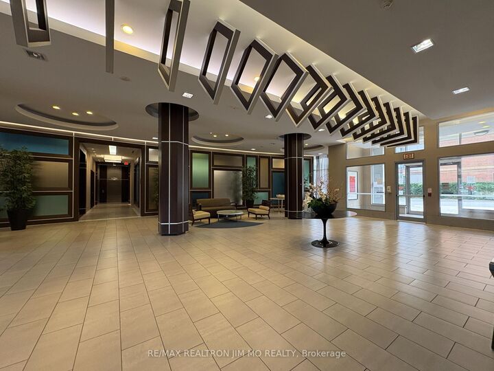 Property Photo:  5791 Yonge Street 610  ON M2M 0A8 