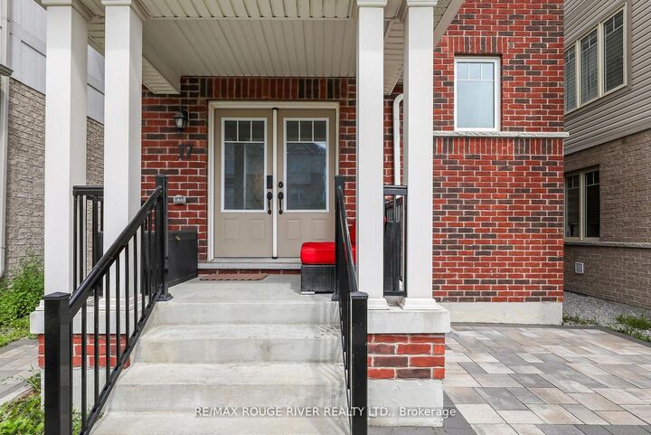 Property Photo:  17 Devineridge Avenue  ON L1Z 0T1 