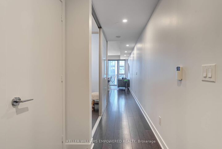 Property Photo:  156 Portland Street 719  ON M5V 0G1 