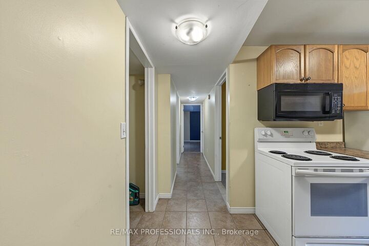 Property Photo:  13 Waite Lane Lower  ON L2P 3Y7 