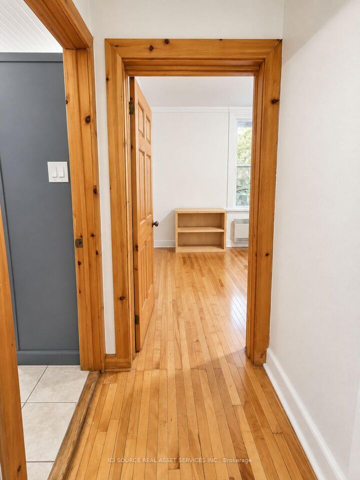 Property Photo:  12 Somerset Street W 2  ON K2P 0H4 