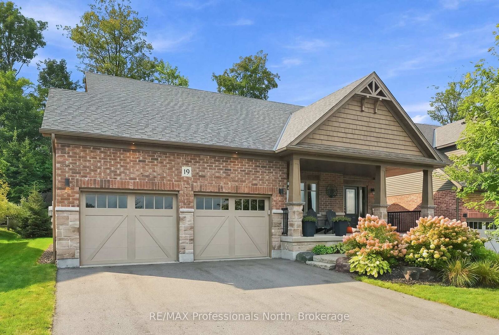 Property Photo:  