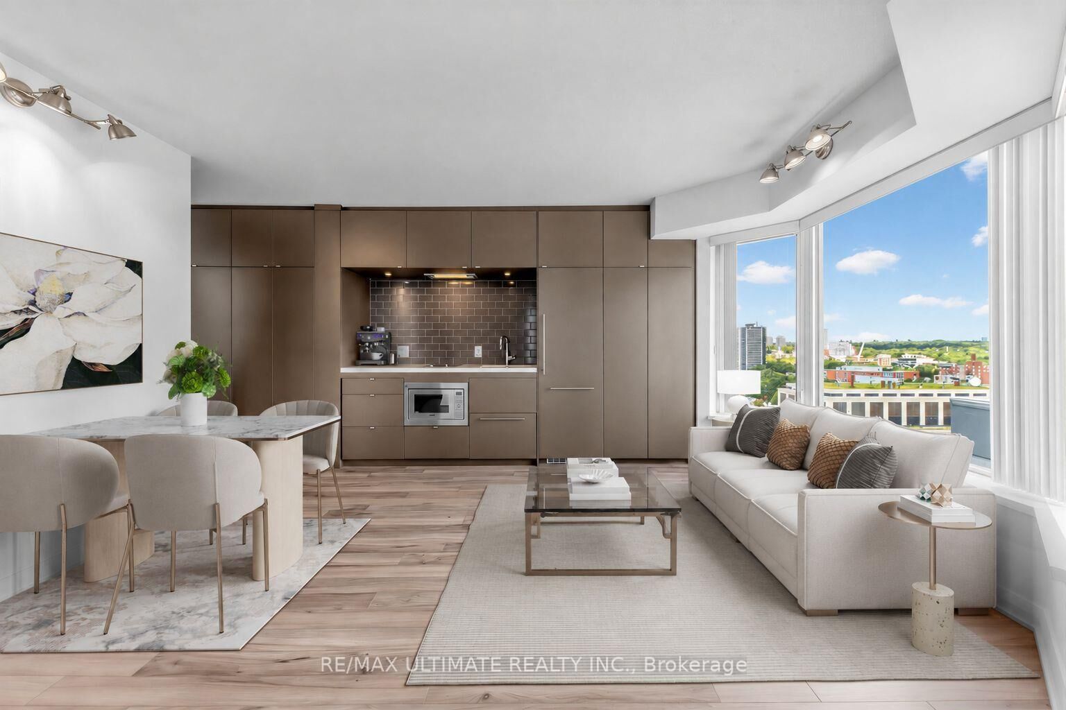 Property Photo:  155 Yorkville Avenue 1607  ON M5R 0B4 