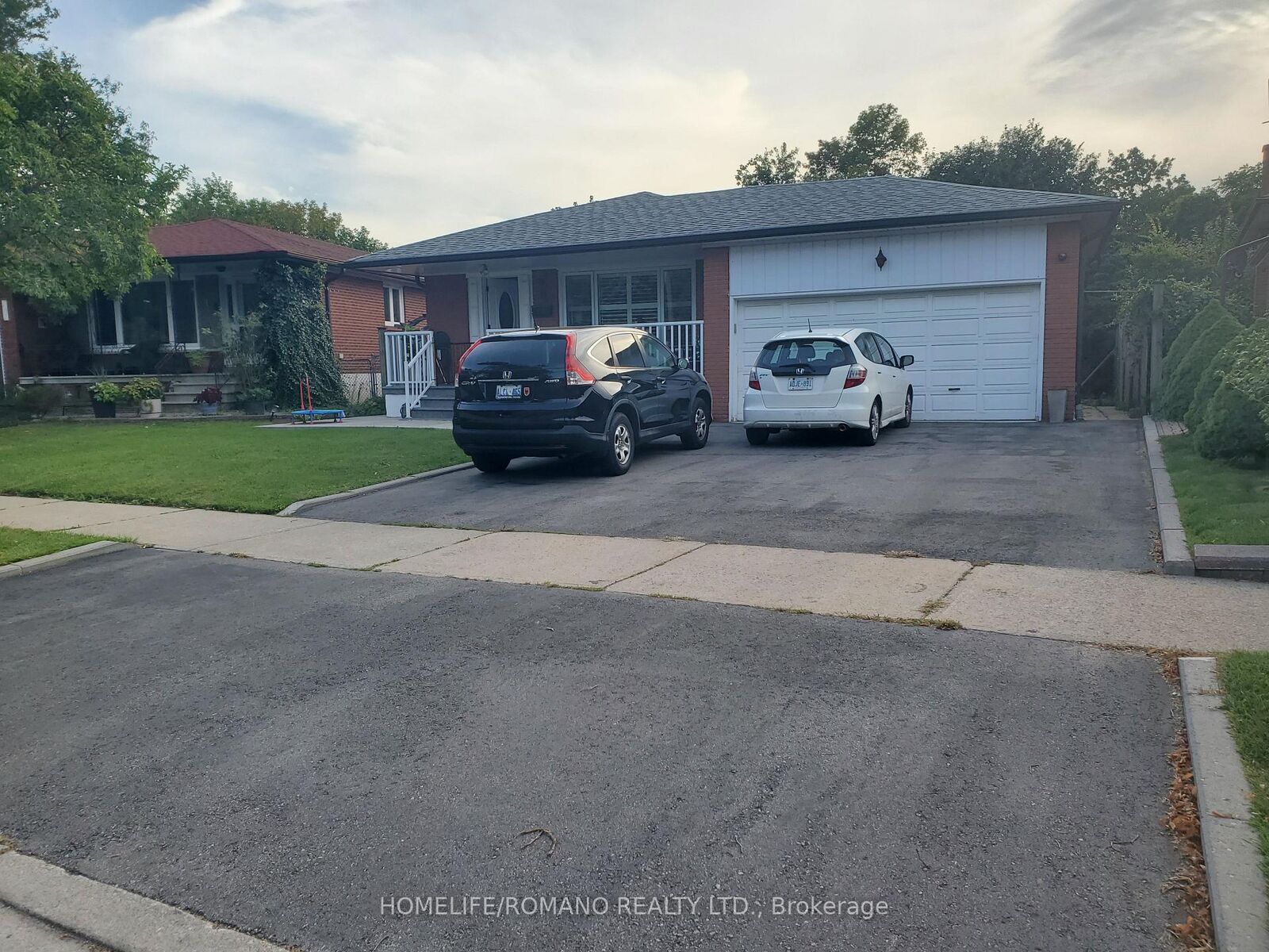 Property Photo:  6 Earldown Drive 1  ON M9R 2L3 