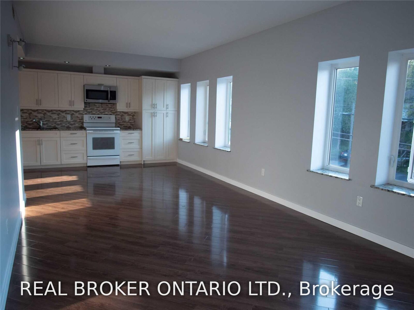 Property Photo:  20 Emily Street 2  ON P2A 2P3 
