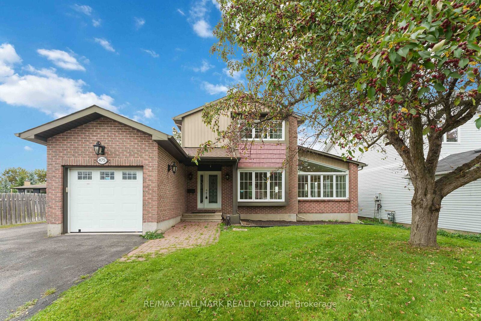 Property Photo:  475 Duvernay Drive  ON K1E 2N7 