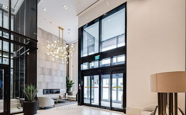Property Photo:  2020 Bathurst Street 1718  ON M5P 0A6 