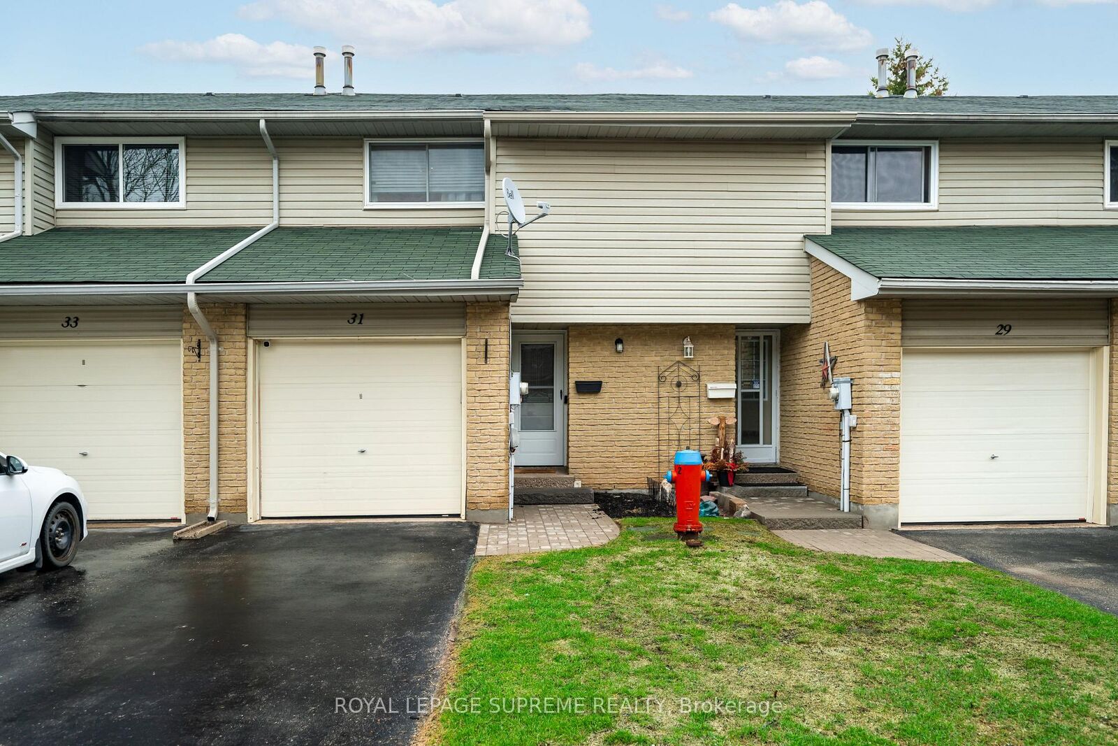 Property Photo:  31 Orange Mill Court 31  ON L9W 3R6 