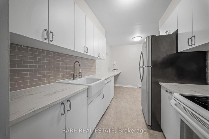 Property Photo:  221 Ormond Drive 18  ON L1G 6T7 