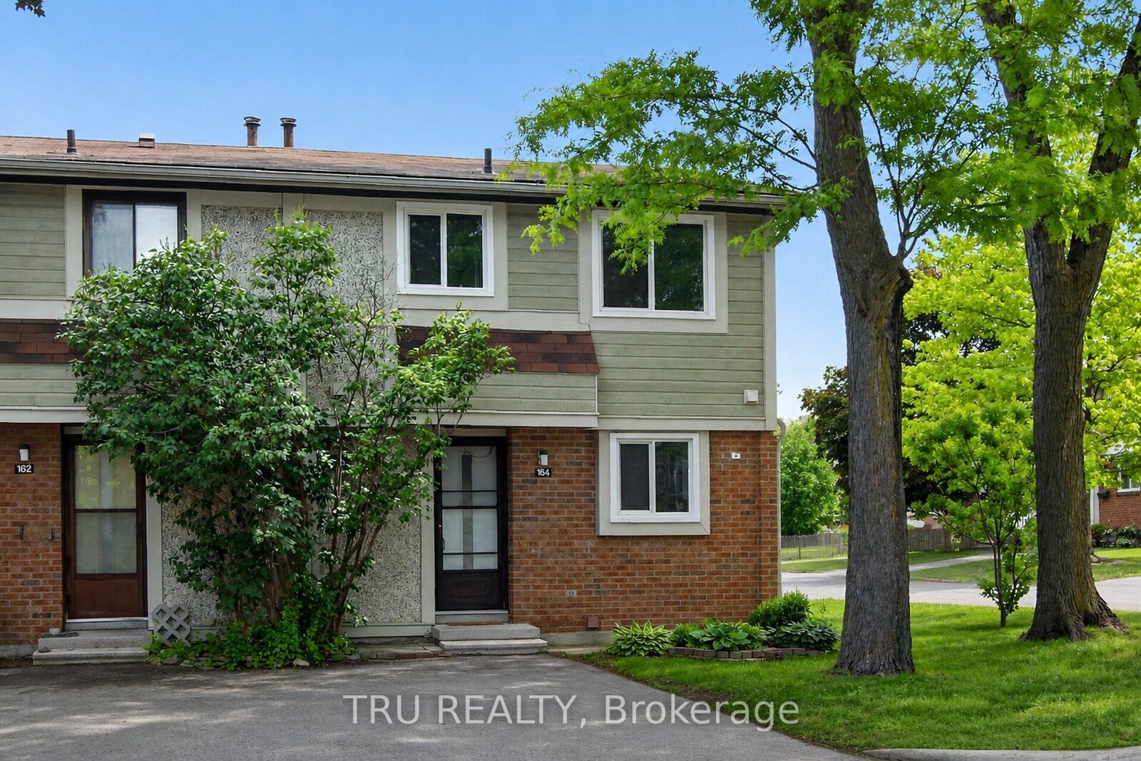 Property Photo:  16-164 Barrow Crescent  ON K2L 2J1 