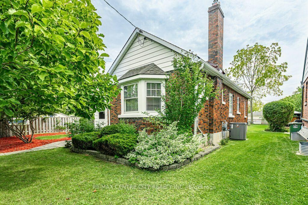Property Photo:  123 1/2 Myrtle Street  ON N5R 2G2 