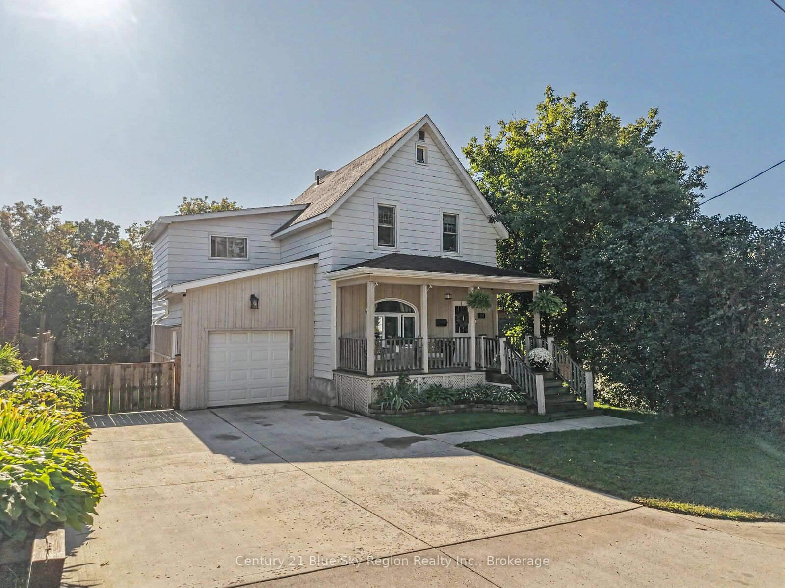 Property Photo: 633 Bell Street ON P1B 4J7