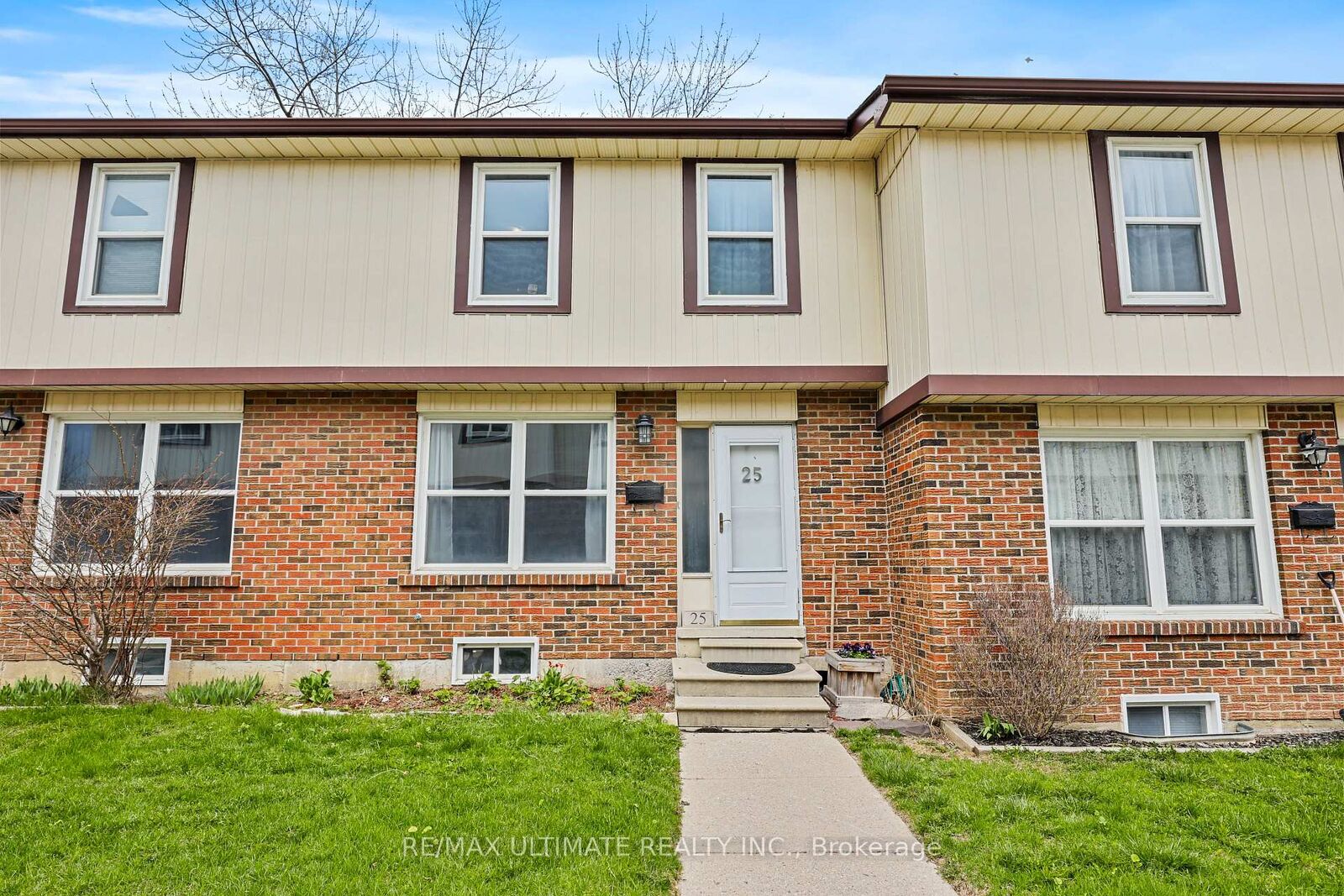 Property Photo:  1230 Radom Street 25  ON L1W 3B8 