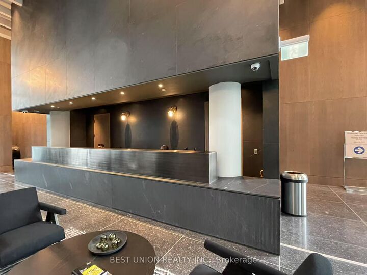 Property Photo:  28 Interchange Way 2802  ON L4K 0P8 