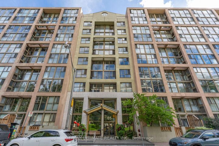 Property Photo:  65 Scadding Avenue 513  ON M5A 4L1 