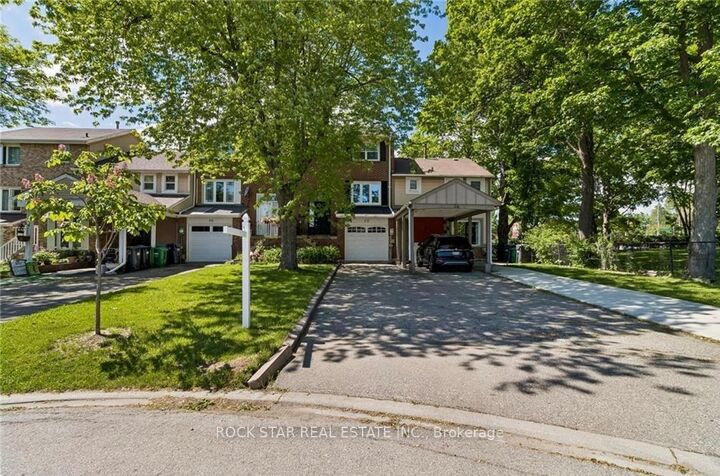 Property Photo:  32 Lansing Square  ON L6Z 1E6 