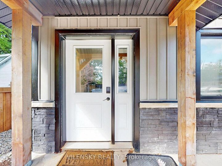 Property Photo:  195 Owen Street F  ON L4M 3H8 