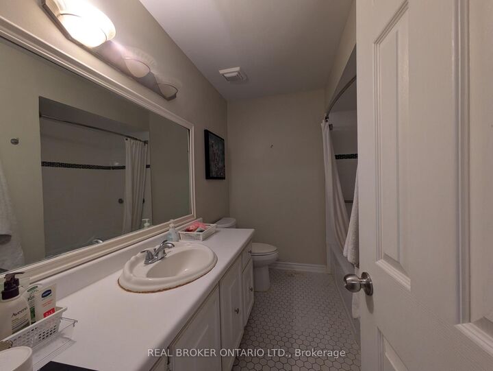 Property Photo:  1951 Rathburn Road E 218  ON L4W 2N9 