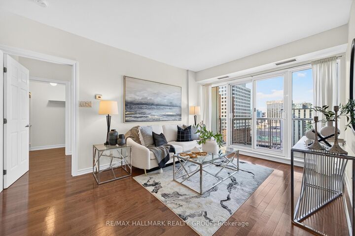Property Photo:  200 Rideau Street 1405  ON K1N 5Y1 