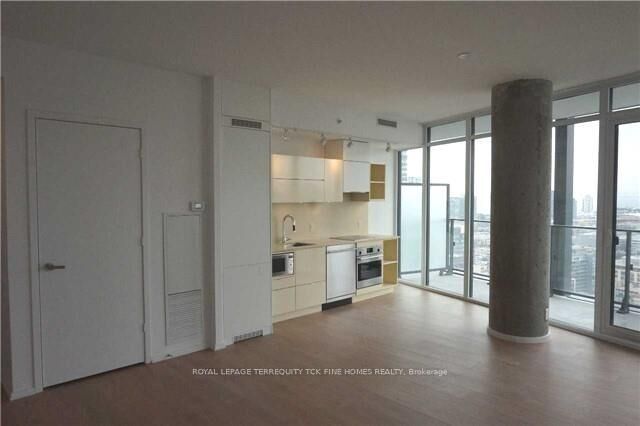Property Photo:  125 Peter Street 802  ON M5V 0M2 