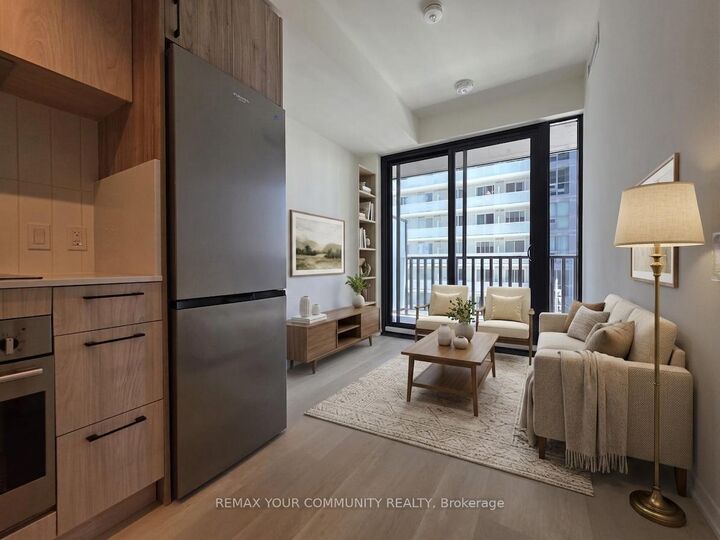 Property Photo:  109 Erskine Avenue 1012  ON M4P 0G6 