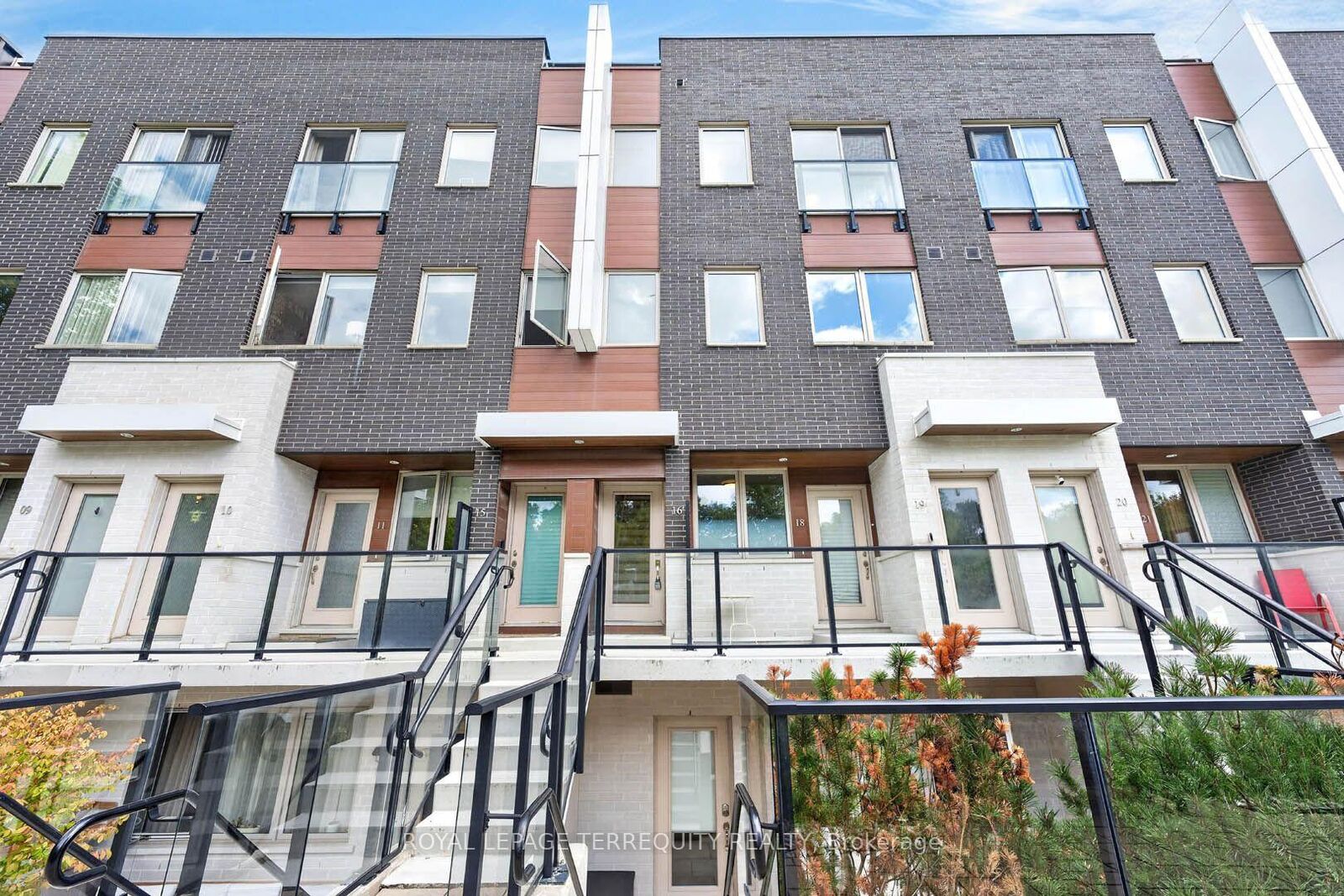 Property Photo: 780 Sheppard Avenue E 16 ON M2K 0E8