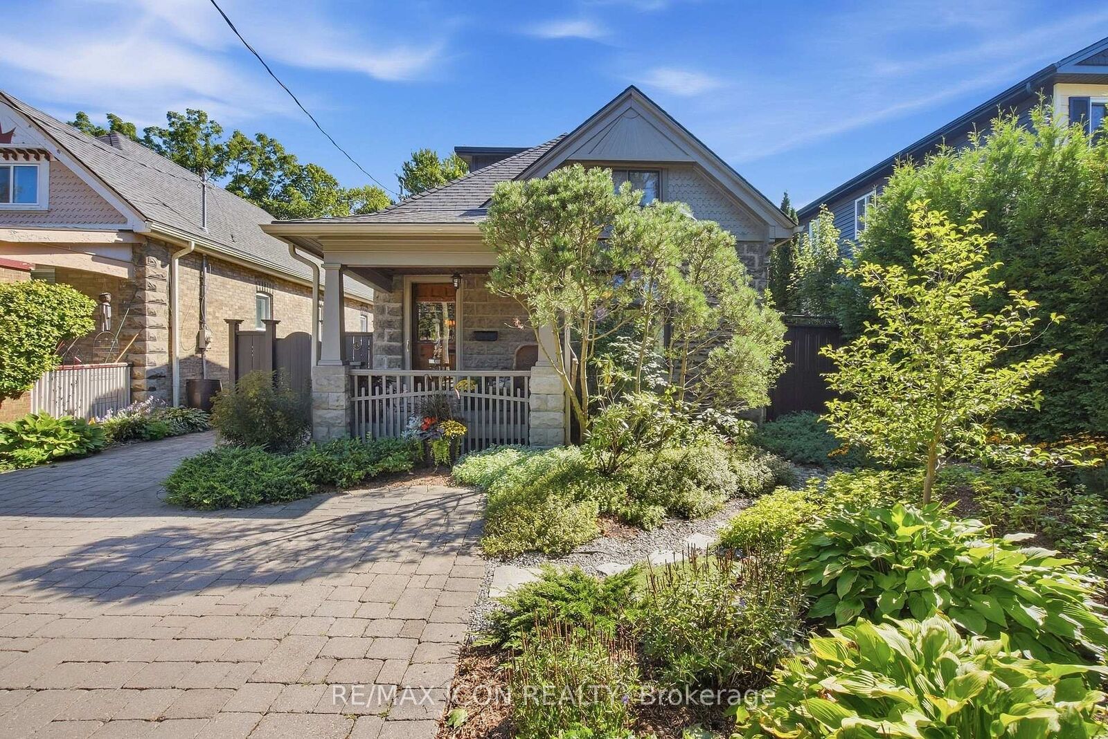 Property Photo:  437 Emery Street E  ON N6C 2E6 