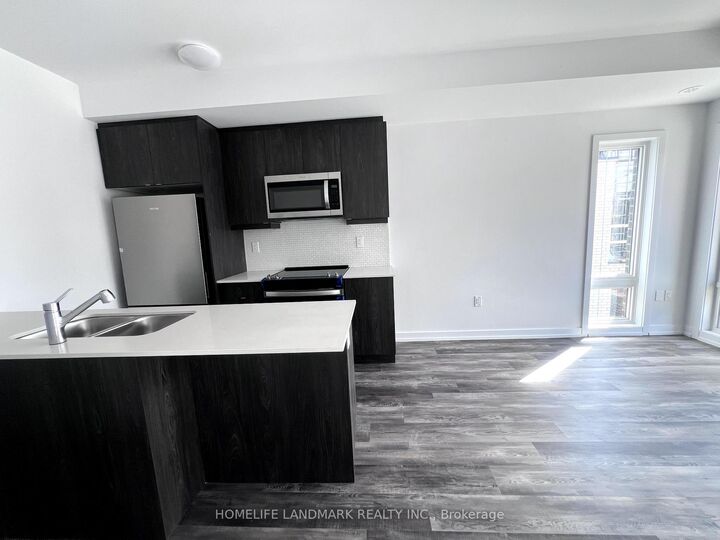 Property Photo:  3 Bancroft Lane E 214  ON L4E 1M1 