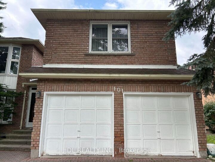 Property Photo: 101 Summerdale Dr Avenue Master Bedroom 2nd Floor ON L6T 6W3