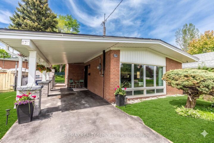 Property Photo:  126 Roebuck Drive  ON M1K 2H8 