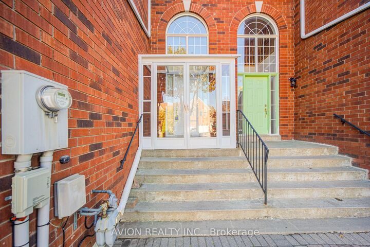 Property Photo:  82 Kimono Crescent  ON L4S 2G1 