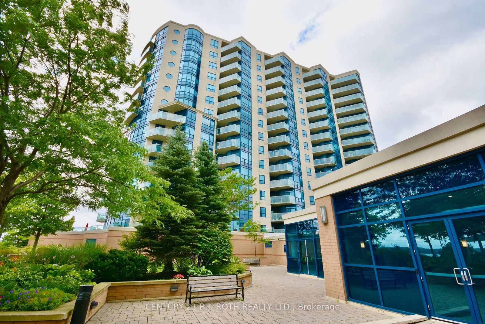 Property Photo: 37 Ellen Street Ph11 ON L4N 6G2