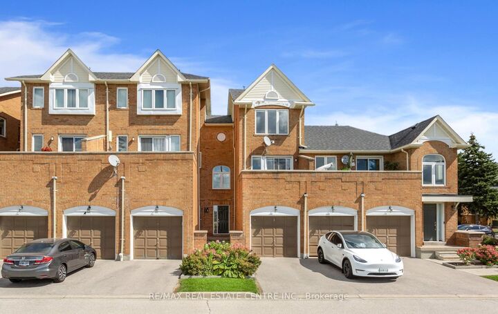 Property Photo: 45 Bristol Road E 68 ON L4Z 3P5