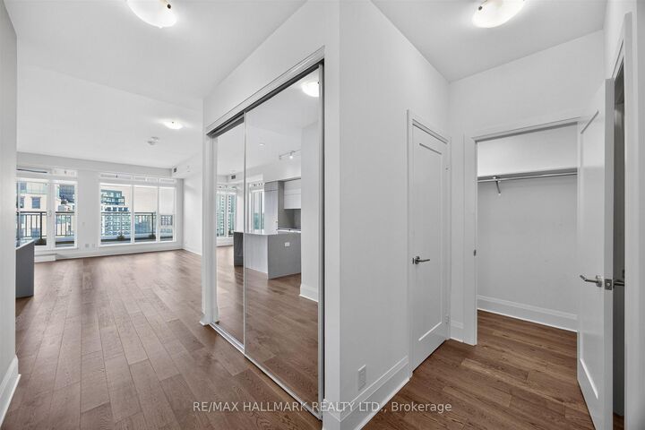 Property Photo:  151 Avenue Road 803  ON M5R 0B8 
