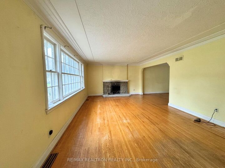 Property Photo:  20 West Hill Drive Main Floor  ON M1E 3T5 