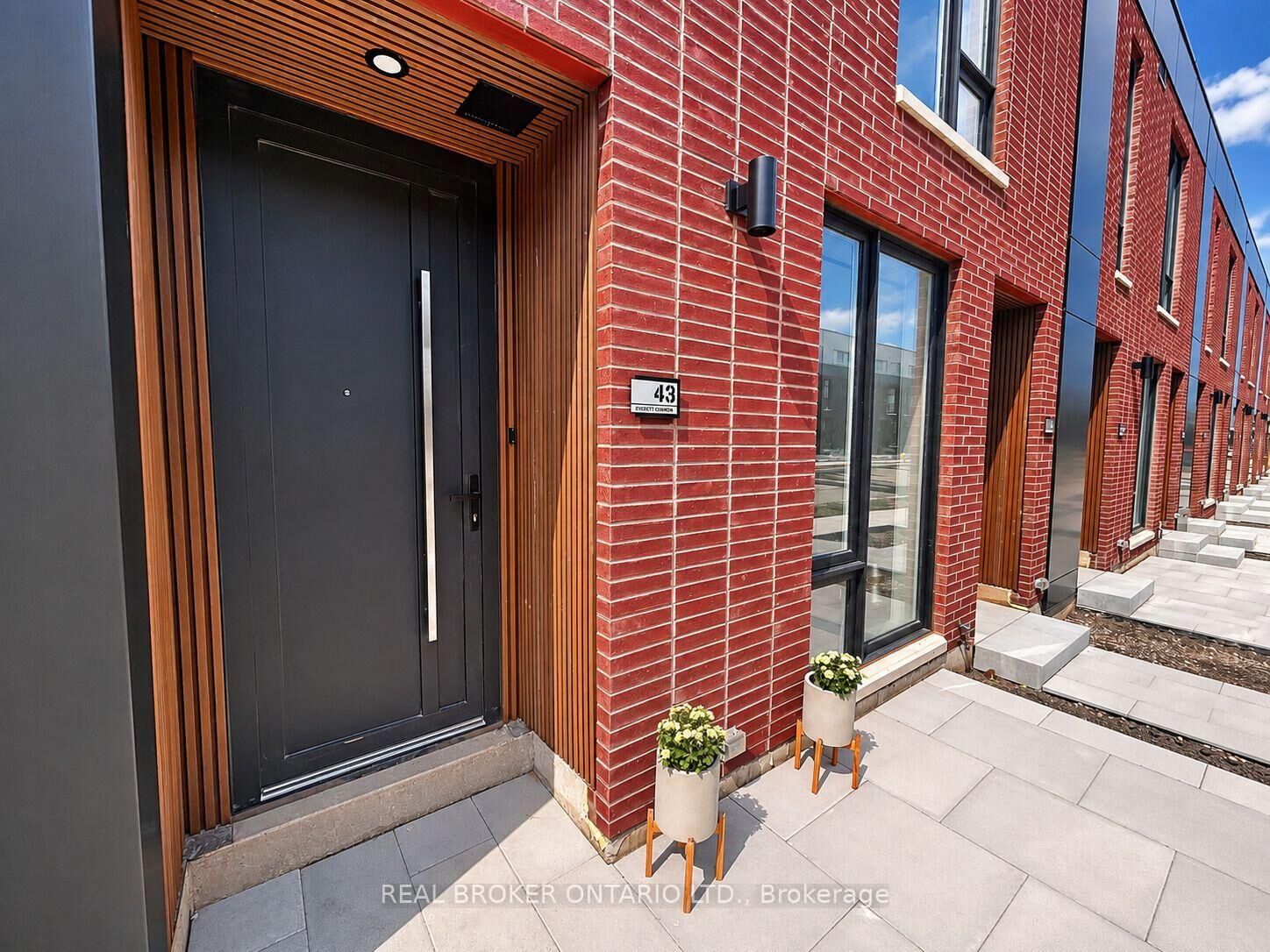 Property Photo:  43 Everett Common  ON L2P 2G3 