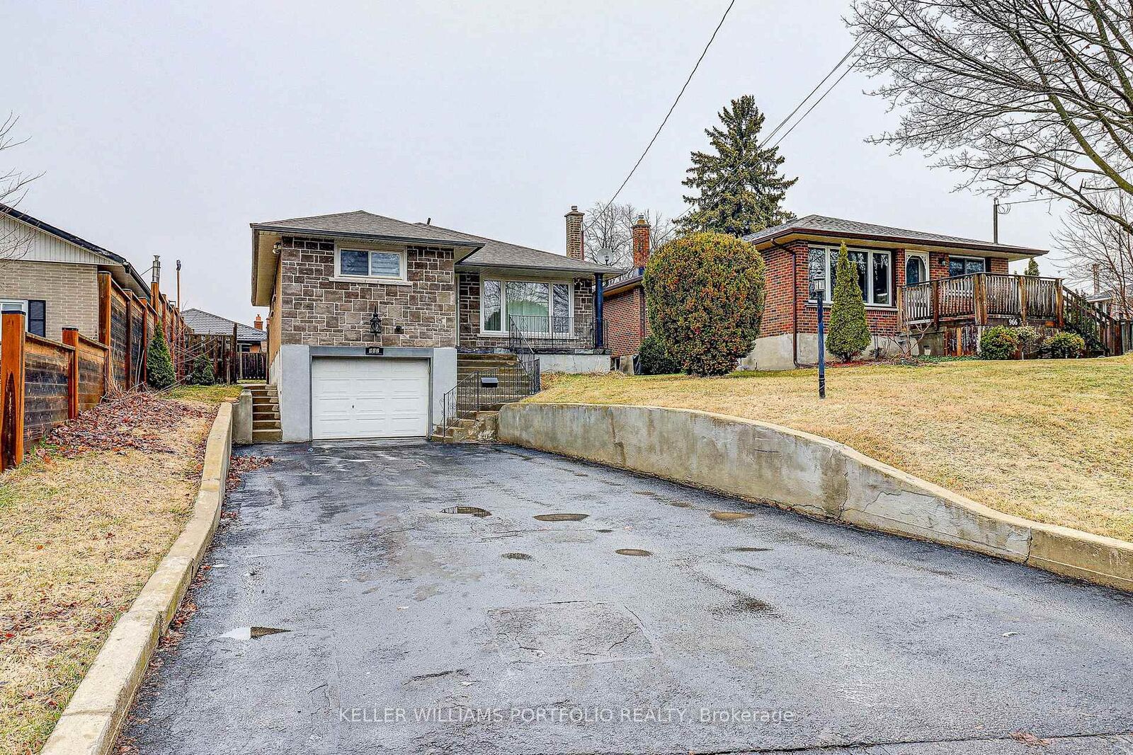 Property Photo:  962 Willowdale Avenue Lower Level  ON L1H 1W4 