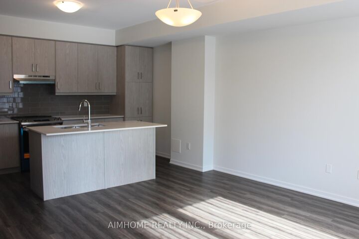 Property Photo:  80 Honeycrisp Crescent Th375  ON L4K 0N7 