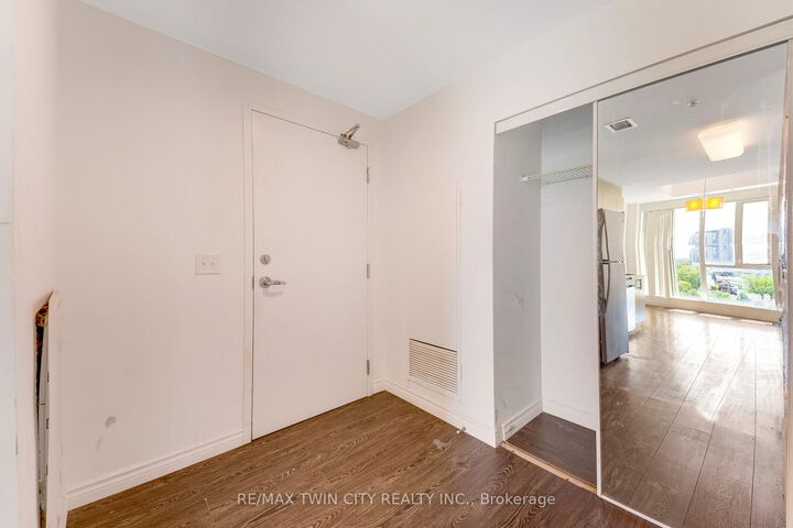Property Photo:  158 King Street N 802  ON N2J 0E5 