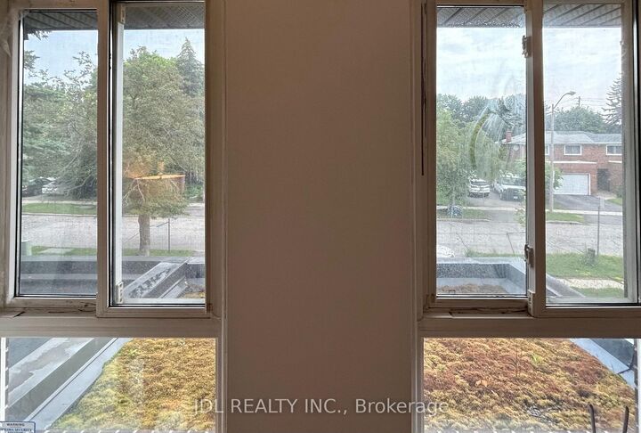 Property Photo:  80 Mosedale Cres Crescent Master Bedroom 2nd Floor  ON M2H 2L7 