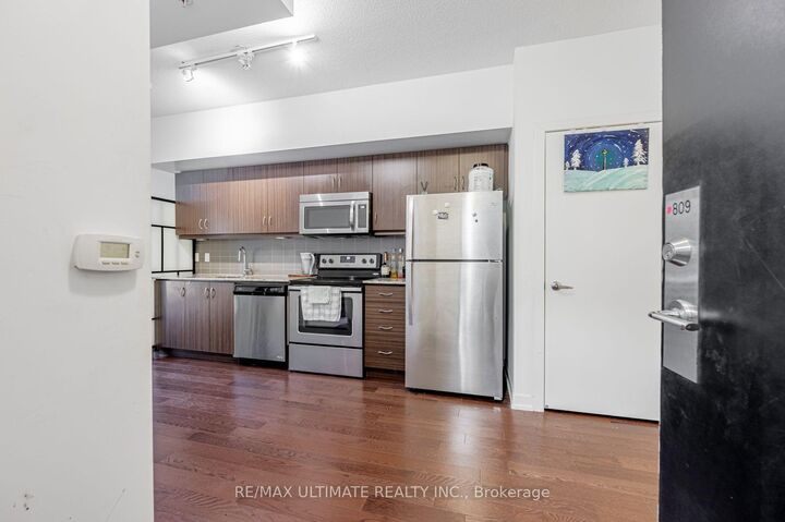 Property Photo:  10 Willison Square 809  ON M5T 1E7 