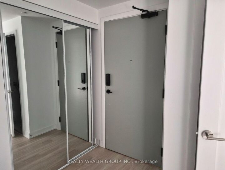 Property Photo:  5105 Hurontario Street 3002  ON L4Z 0C9 