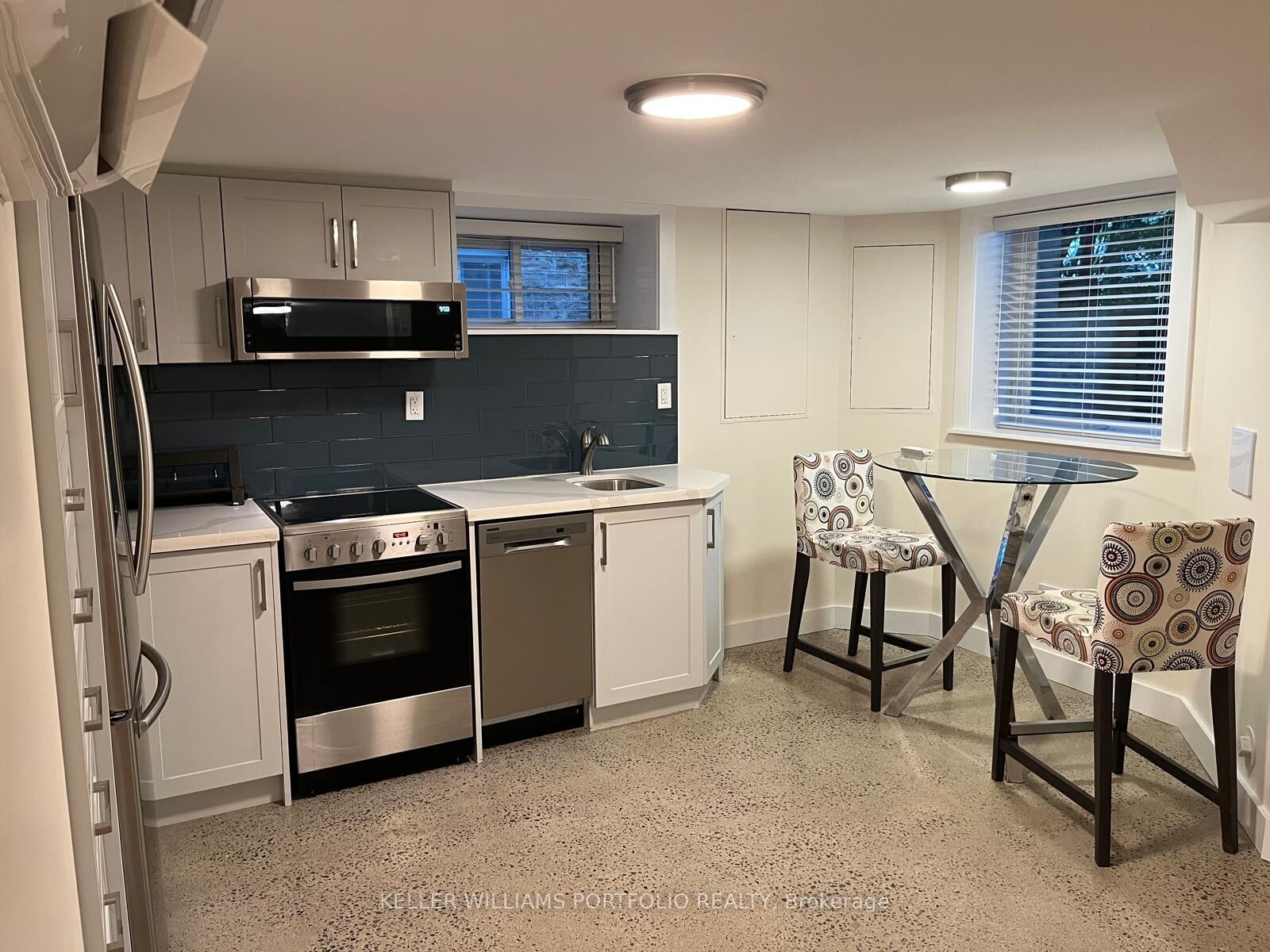 Property Photo:  172 High Park Avenue Bsmt  ON M6P 2S4 